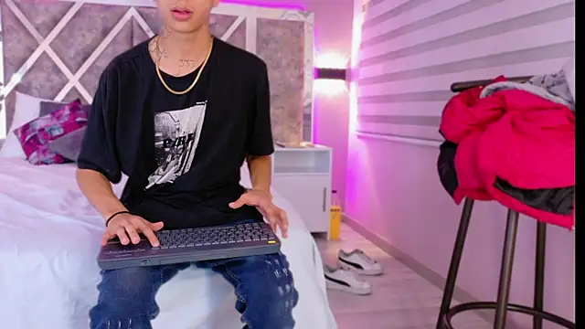 NickandAbby  online show from April 24, 9:39 pm