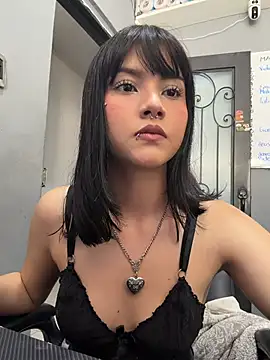 TatiLee online show from April 24, 1:25 pm