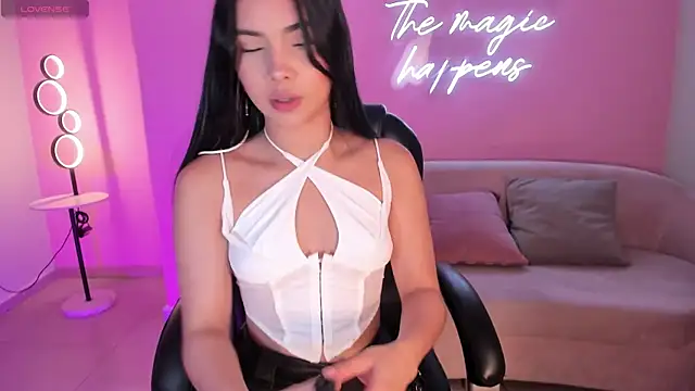 MiaLaurence online show from April 22, 7:22 pm