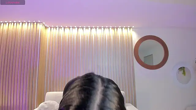 MiaLaurence online show from April 25, 7:22 pm