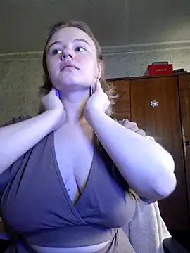 Snapshot of SlipperSherry chatting on September 28, 9:47 am SlipperSherry online show from September 28, 9:47 am