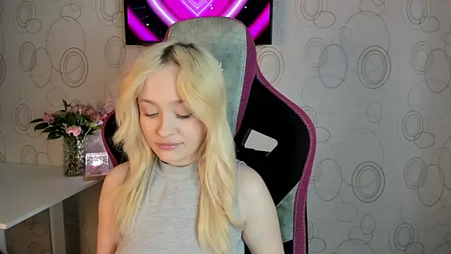 Julliakoill online show from February 12, 10:39 am