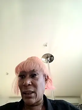 iamlalamilano online show from April 24, 3:04 pm