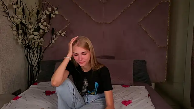 4example Chloe online show from September 14, 10:46 am