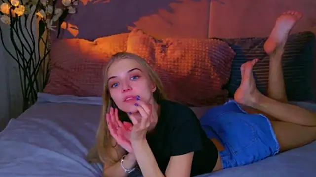 4example Chloe online show from October 15, 10:51 am