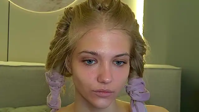 4example Chloe online show from April 21, 5:14 am