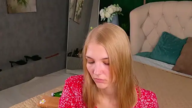 4example Chloe online show from June 9, 5:51 am