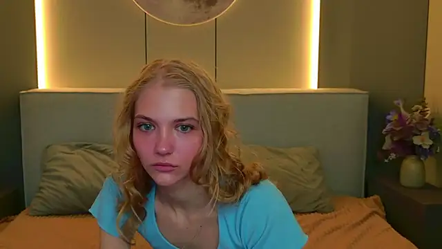 4example Chloe online show from April 27, 5:26 am