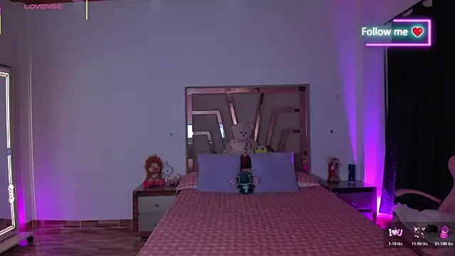 lunaarose online show from April 14, 3:06 am