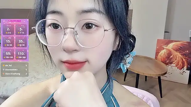 nini a online show from March 6, 11:05 am