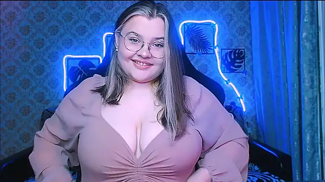 InLoveWithLife26 online show from March 27, 7:25 pm