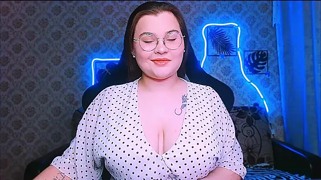 InLoveWithLife26 online show from February 15, 8:08 pm