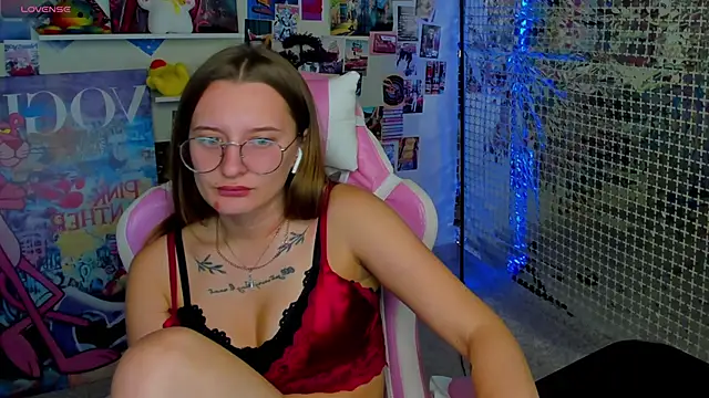 Maryyy May online show from October 1, 6:57 pm