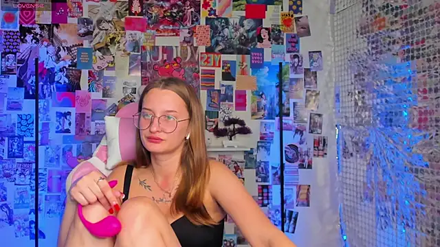 Maryyy May online show from October 15, 6:43 pm