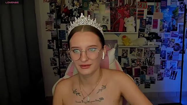 Maryyy May online show from September 18, 4:49 pm