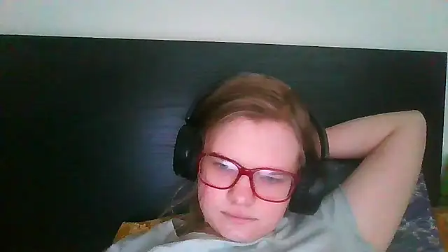 Moonolighta online show from April 8, 11:45 am