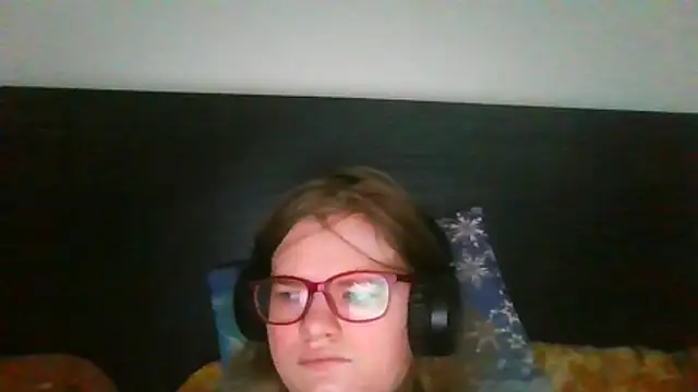 Moonolighta online show from April 9, 8:31 am