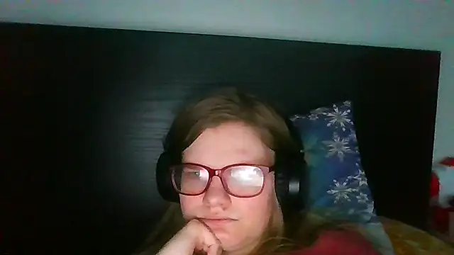 Moonolighta online show from October 31, 7:23 am