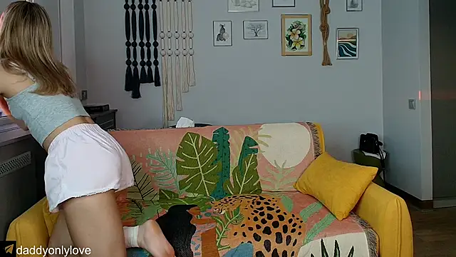 daddyonlyloveme online show from September 15, 8:38 pm