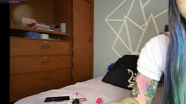 karlamoon23 online show from March 26, 8:32 pm