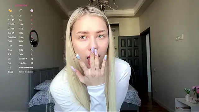 LilianBenskin online show from April 16, 8:36 am