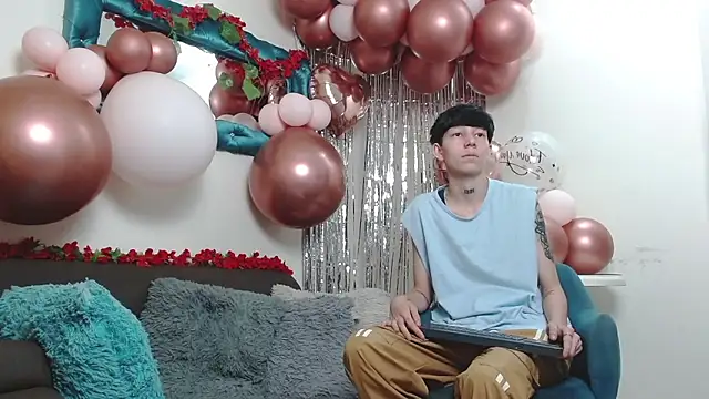 LiamBrown09 online show from February 19, 8:29 pm