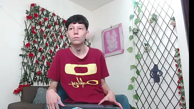 LiamBrown09 online show from April 22, 8:17 pm