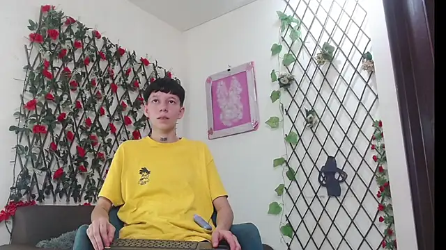 LiamBrown09 online show from April 24, 7:38 pm