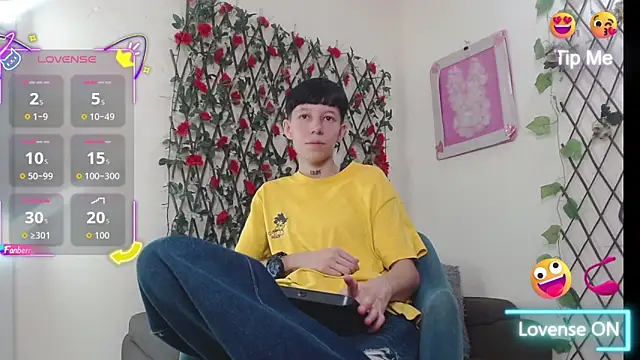 LiamBrown09 online show from April 25, 7:22 pm