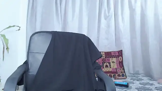 jade nassar online show from April 27, 9:45 pm