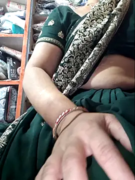 Snapshot of indianhotwife639 chatting on September 28, 9:25 am indianhotwife639 online show from September 28, 9:25 am