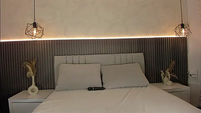 MaddyGray  online show from April 13, 6:20 pm