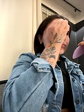 Alyha Cortes online show from November 21, 3:03 pm