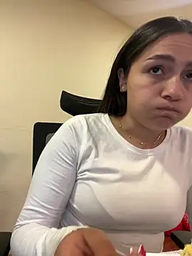 Alyha Cortes online show from April 22, 1:52 pm