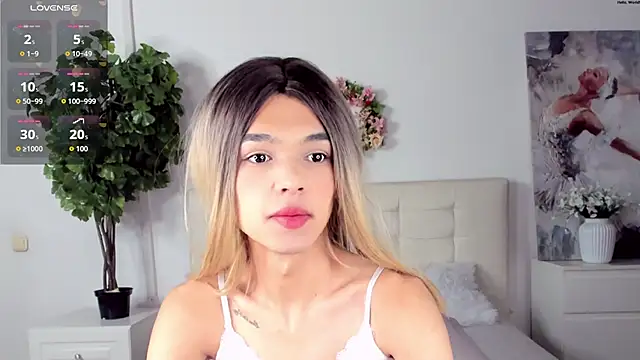 MadonnaRossi online show from April 26, 1:31 pm