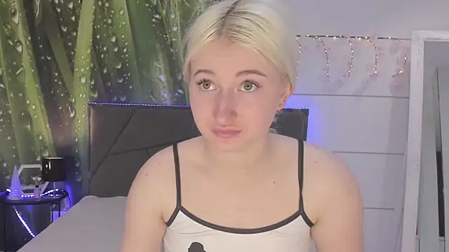 HollyTailors online show from April 23, 5:26 am