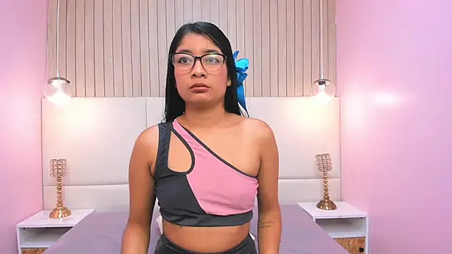 MelanyWayne  online show from April 27, 5:32 pm