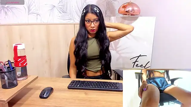 MelanyWayne  online show from November 13, 7:24 pm