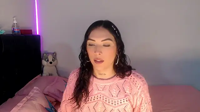 Megan Gil  online show from February 23, 4:39 pm