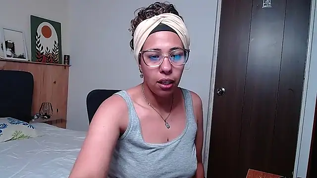 Snapshot of IVONNE_COLLINS33 chatting on September 23, 2:54 am IVONNE COLLINS33 online show from September 23, 2:54 am