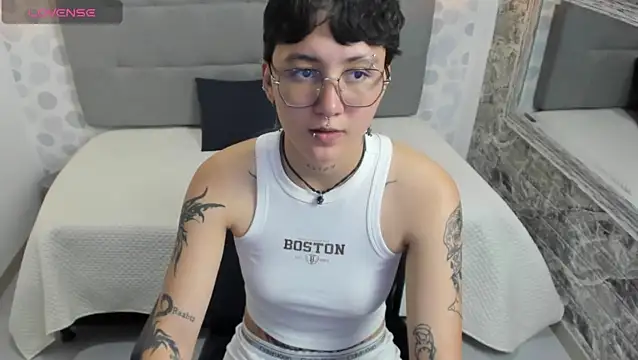 Snapshot of emahills__axelrose chatting on September 13, 8:17 pm emahills axelrose online show from September 13, 8:17 pm