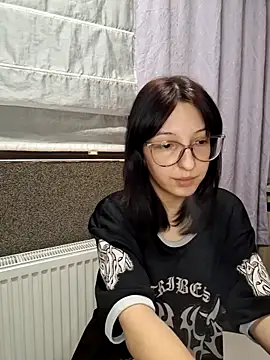 AllexyAle online show from April 26, 9:45 pm