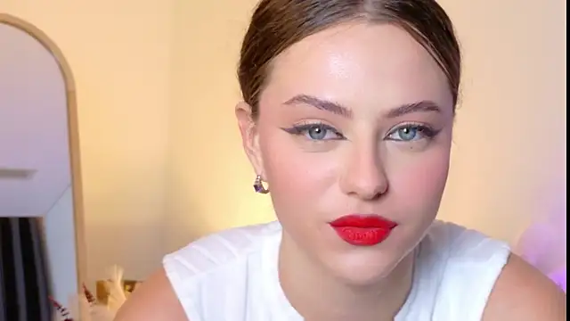 Snapshot of Sienna_Voss chatting on September 26, 8:50 pm Sienna Voss online show from September 26, 8:50 pm