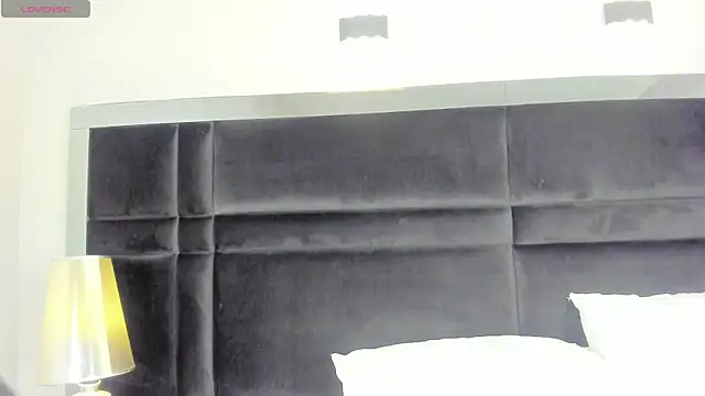 CarolineLee  online show from April 15, 10:32 pm