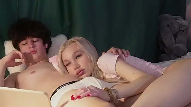 cuteleraay online show from April 27, 5:54 pm