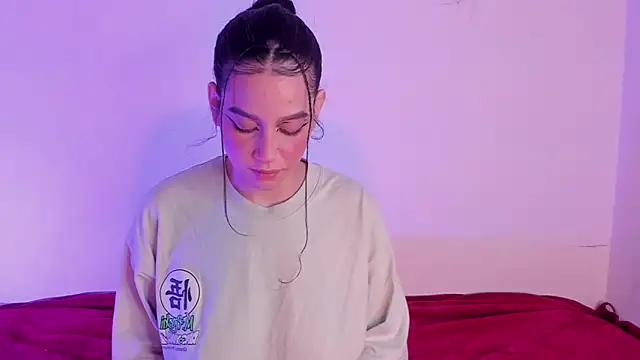 Megan Luxe online show from March 4, 8:10 am