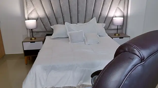 Saskia litt online show from March 18, 5:45 am