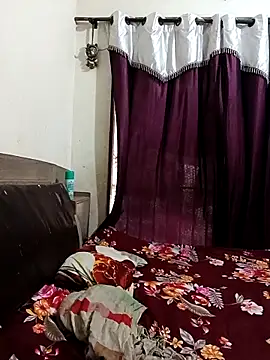 MEERAcle online show from April 19, 2:00 am