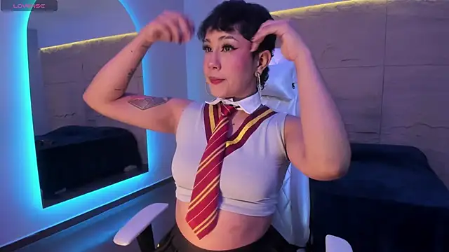 Snapshot of ZahaRose chatting on October 5, 2:27 am ZahaRose online show from October 5, 2:27 am