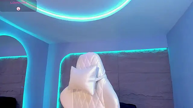 Snapshot of ZahaRose chatting on October 1, 7:30 pm ZahaRose online show from October 1, 7:30 pm